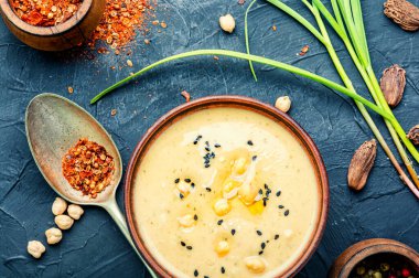 Humus, nohut püresinin soğuk mezesi. Popüler Orta Doğu yemekleri.