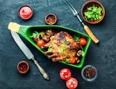 Domuz filetosu veya sebzeli domuz rostosu.
