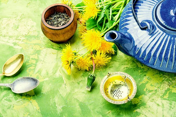 Fragrant Herbal Tea Flowering Dandelions Healthy Dandelion Tea — Stock Photo, Image