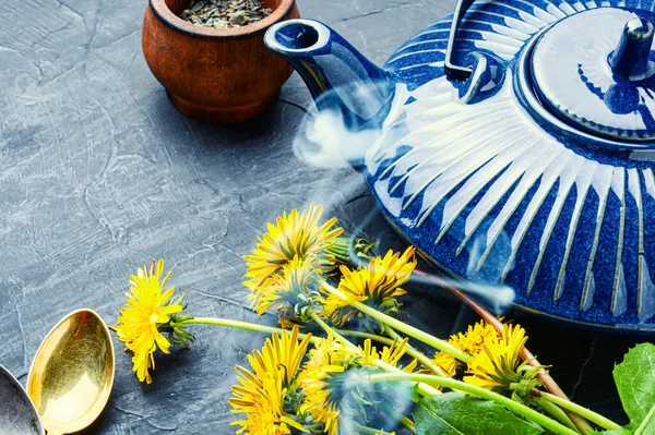 Bule Cerâmica Com Chá Ervas Flores Dandelions Herbal Chá Dentes — Fotografia de Stock