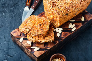 Ev yapımı balkabağından yapılan iştah açıcı somun ekmek..