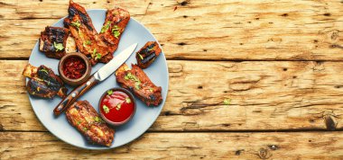 Lezzetli ızgara dana kaburga, kızarmış sığır kaburgası ızgara kaburga.