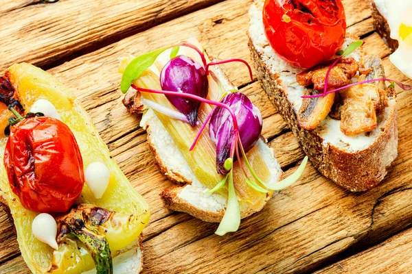 Set Med Läckra Italienska Bruschettas Med Grillade Grönsaker Bruschetta Eller — Stockfoto