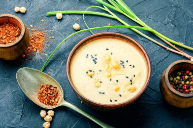 Humus, nohut püresinin soğuk mezesi. Popüler Orta Doğu yemekleri.