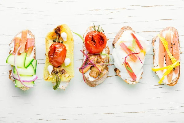 Set Med Läckra Italienska Bruschettas Med Grillade Grönsaker Bruschetta Eller — Stockfoto