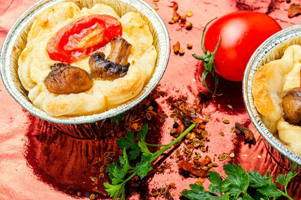 Garlic Tart Tomato Mushrooms Cheese Cherry Tomato Tart — Stock Photo, Image