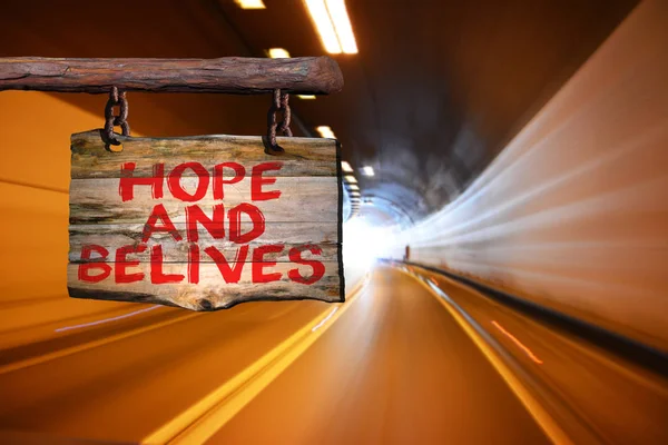 希望和相信励志短语标志 — 图库照片