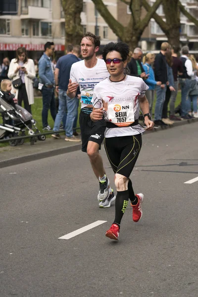 Corredores de maratona correndo — Fotografia de Stock