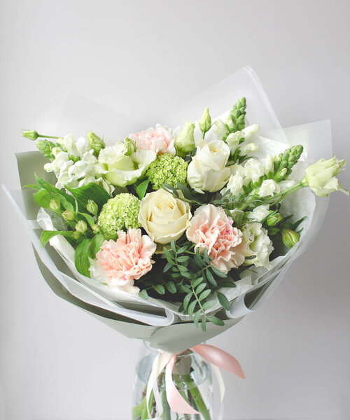 Schöner Leichter Strauß Des Autors Auf Hellem Hintergrund Blumen Und — Stockfoto
