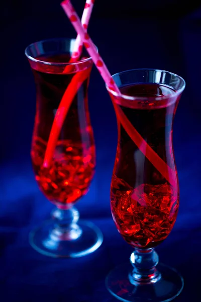 Cocktail vermelho para o dia dos namorados — Fotografia de Stock