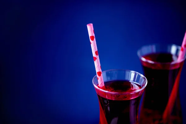 Cocktail vermelho para o dia dos namorados — Fotografia de Stock