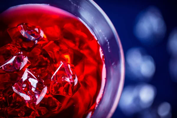 Cocktail vermelho para o dia dos namorados — Fotografia de Stock