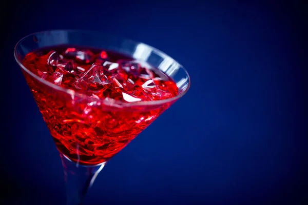 Cocktail vermelho para o dia dos namorados — Fotografia de Stock