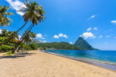Paradise beach adlı küçük bir kasaba Soufriere Saint Lucia, tropikal Karayipler ada.