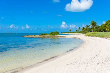 Sombrero plaj sahil, Marathon, Florida, ABD görünümünü gözlemleyerek.
