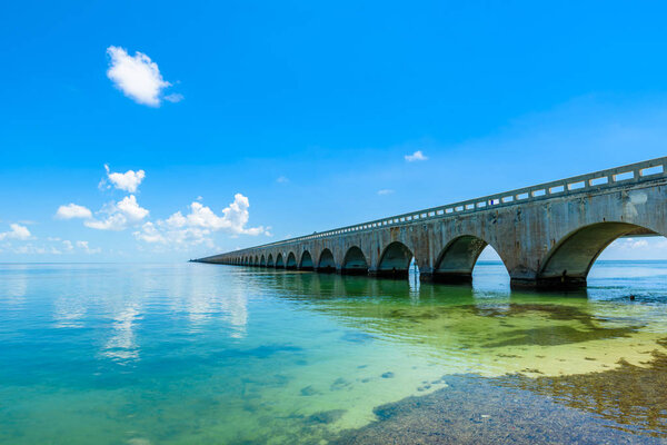 Вид на Лонг-Бридж в Флорида-Кейсе, Флорида, США
