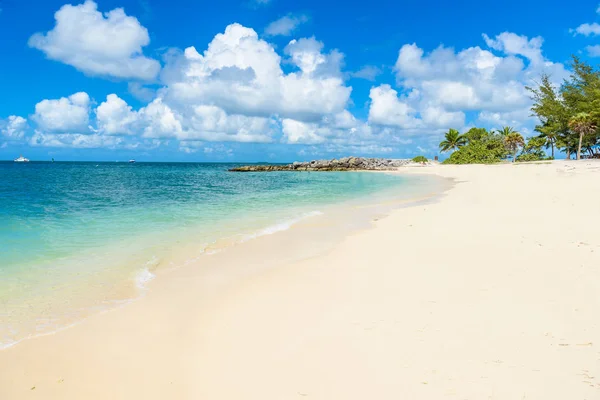 Παρατηρώντας Την Θέα Της Παραλίας Paradise Στο Fort Zachary Taylor — Φωτογραφία Αρχείου