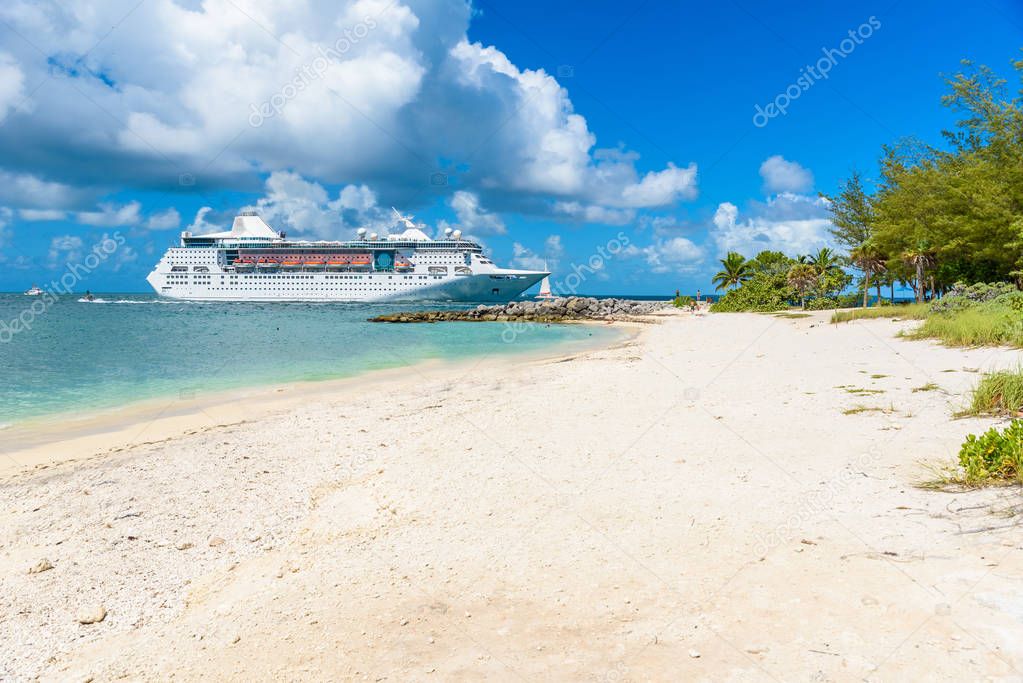 Cruise ship on Caribbean Sea close to Paradise beach at Fort Zachary Taylor Park, Key West, Florida, USA.