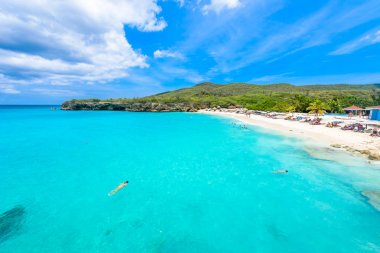 Grote KNIP plaj beyaz kum ve turkuaz su, Curacao, Hollanda Antilleri.