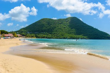 Reduit Beach - tropik sahil Karayip Adası, St. Lucia üzerinde