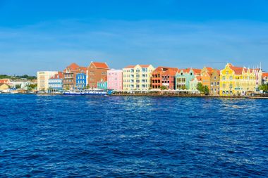 Renkli binalar Willemstad şehir, Curacao, Hollanda Antilleri.