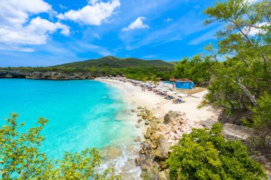 Grote KNIP plaj beyaz kum ve turkuaz su, Curacao, Hollanda Antilleri.