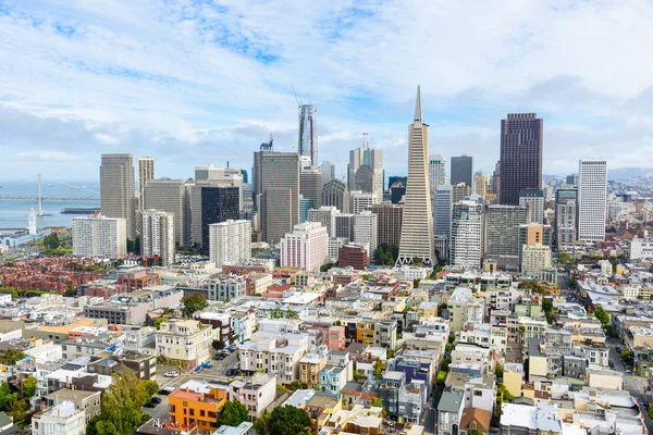 San Francisco şehir merkezinde, California, ABD iş merkezinin manzarası.