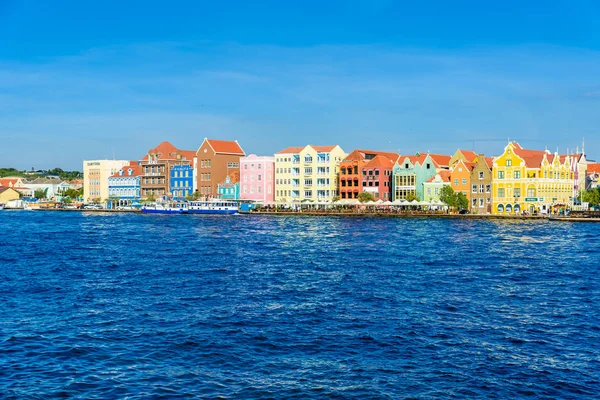 Renkli binalar Willemstad şehir, Curacao, Hollanda Antilleri.