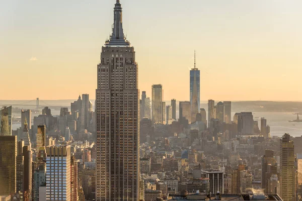 Observing View Manhattan Downtown Skyline Famous Empire State Building Skyscrapers — Stock Photo, Image