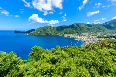 Soufriere Köyü - tropik sahil Karayip Adası, St. Lucia üzerinde.