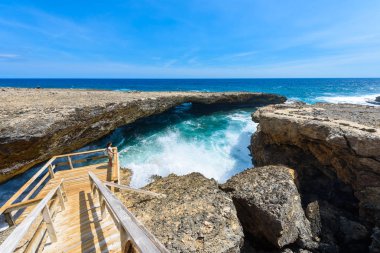 Plaj Shete Boka Milli Parkı'nda, Karayipler ada Curacao Abc Adaları'nda dalgalar çökmesini görünümü