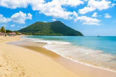 Reduit Beach - tropik sahil Karayip Adası, St. Lucia üzerinde