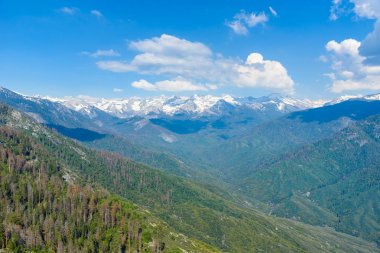 Sierra Nevada, Mount Whitney şaşırtıcı görünümüne Moro Rock. Hiking Sequoia National Park, Kaliforniya, ABD