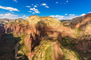 Zion Canyon, Virgin river, melekler açılış iz, Zion National Park, Utah, Amerika ile geniş açı panorama görünümünü.