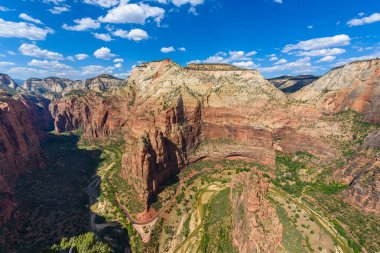 Zion Canyon, Virgin river, melekler açılış iz, Zion National Park, Utah, Amerika ile geniş açı panorama görünümünü.
