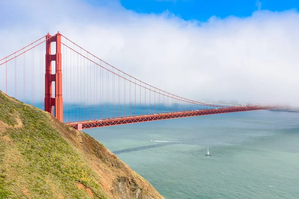 Yaz Günü Bulutlarda Golden Gate Köprüsü Görüntülemek Pil Spencer California — Stok fotoğraf