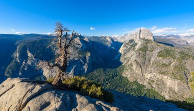 Yarım kubbe rock ve vadi Buzulu noktadan - Panorama View Point Yosemite Milli Parkı Sierra Nevada, California, ABD
