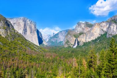 Yosemite Vadisi ve Bridalveil tarihleri arasında tünel görünümü görünüm gelin, El Capitan ve Half Dome, Yosemite Milli Parkı California, ABD.