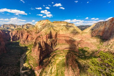 Zion Canyon, Virgin river, melekler açılış iz, Zion National Park, Utah, Amerika ile geniş açı panorama görünümünü.