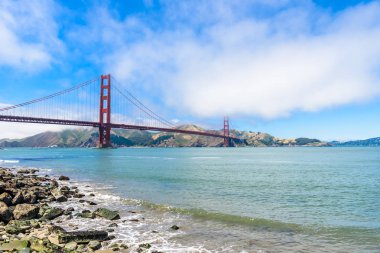 Golden Gate Köprüsü San Francisco - torpido Wharf, Kaliforniya, ABD açısından.