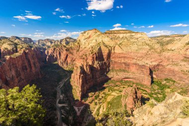 Zion Canyon, Virgin river, melekler açılış iz, Zion National Park, Utah, Amerika ile geniş açı panorama görünümünü.