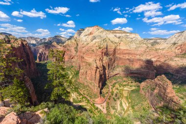 Zion Canyon, Virgin river, melekler açılış iz, Zion National Park, Utah, Amerika ile geniş açı panorama görünümünü.