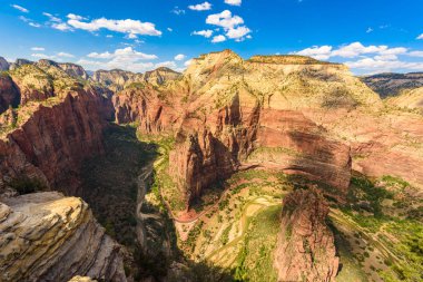 Zion Canyon, Virgin river, melekler açılış iz, Zion National Park, Utah, Amerika ile geniş açı panorama görünümünü.