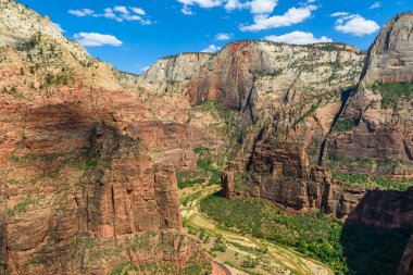 Zion Canyon ve Virgin River görünümünü melekler açılış iz, Zion National Park, Utah, Amerika boyunca