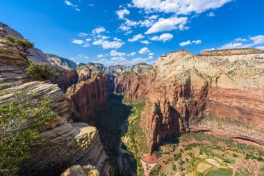 Zion Canyon, Virgin river, melekler açılış iz, Zion National Park, Utah, Amerika ile geniş açı panorama görünümünü.
