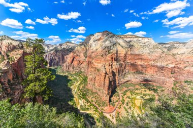 Zion Canyon, Virgin river, melekler açılış iz, Zion National Park, Utah, Amerika ile geniş açı panorama görünümünü.
