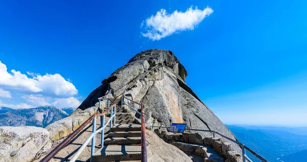 Kirándulás Moro Rock Lépcső Felé Mountain Top Gránit Kupola Rock — Stock Fotó