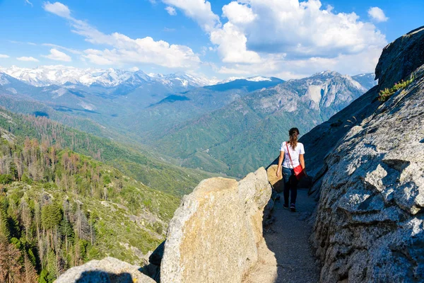 Caminante Moro Rock Senderismo Parque Nacional Sequoia California — Foto de Stock