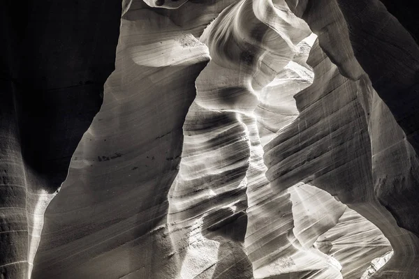 アンテロープ キャニオン ページ アリゾナ 米国の近くのナバホー人土地に位置しての黒と白のビュー — ストック写真