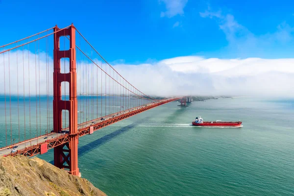 Yaz Günü Bulutlarda Golden Gate Köprüsü Görüntülemek Pil Spencer California — Stok fotoğraf
